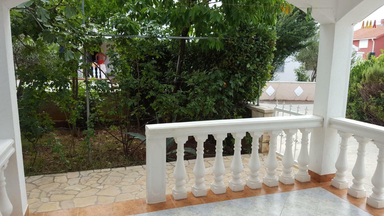Apartments Marijeta Vir Exterior photo
