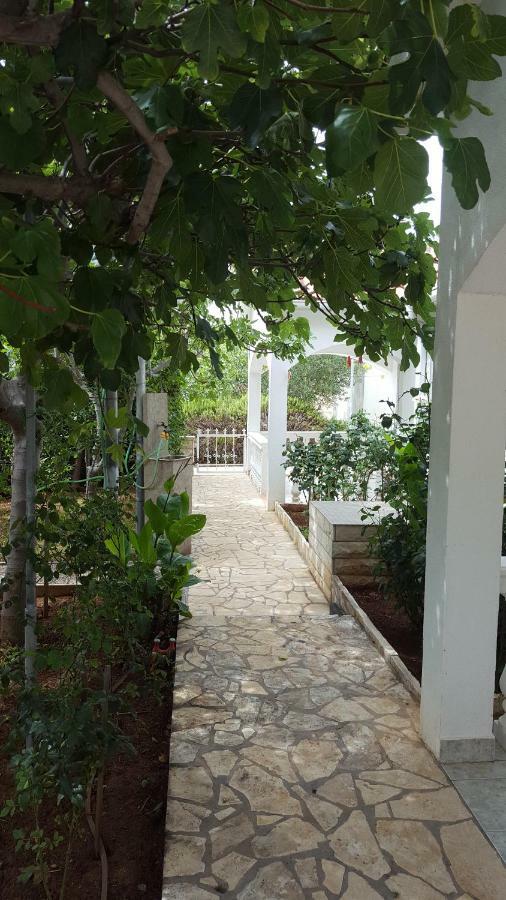 Apartments Marijeta Vir Exterior photo